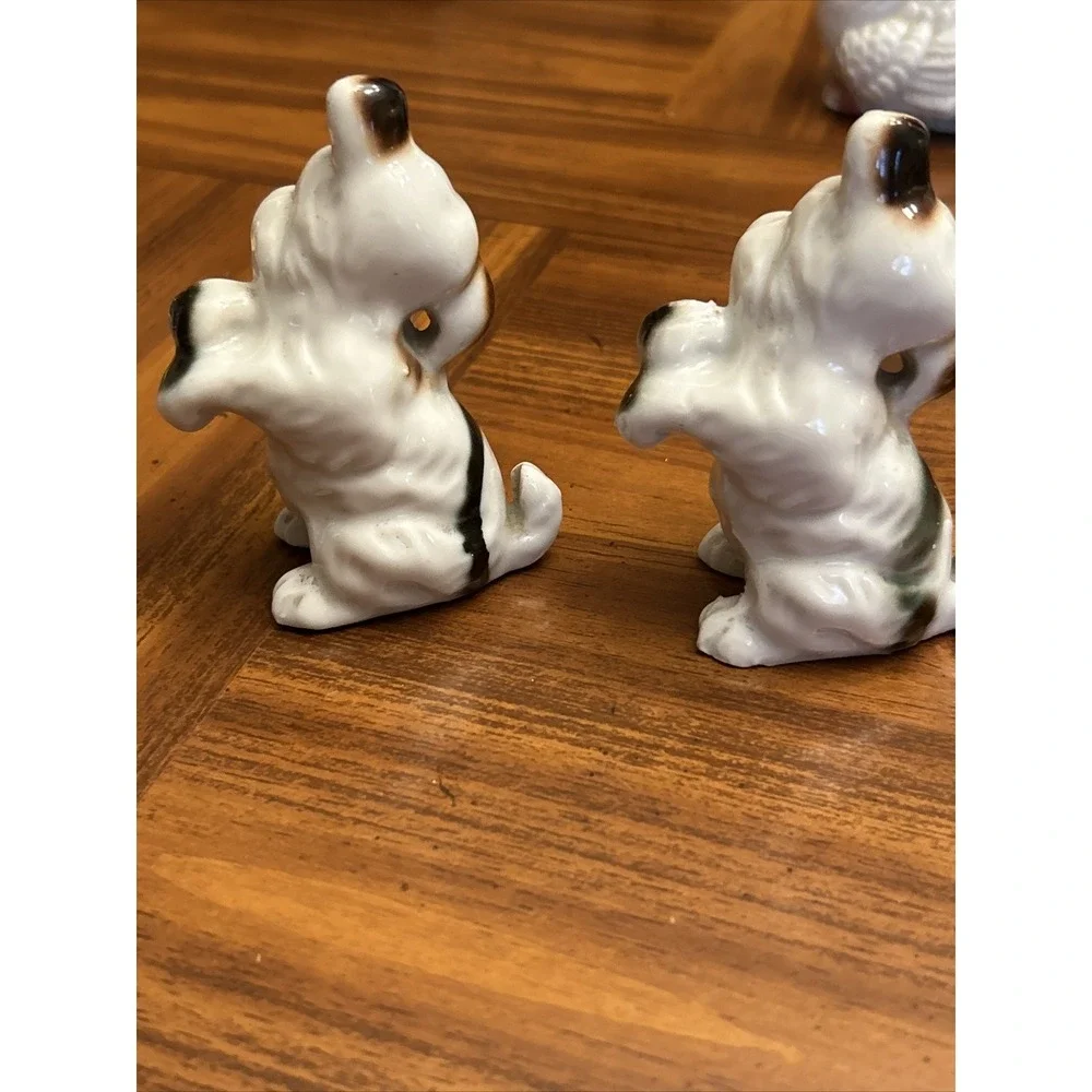 vintage‎ small porcelain figurine made in japan Schnauzer Begging Dog
